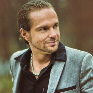 Мои спасители": любящая семья окружила фигуриста Романа Костомарова на милом фот